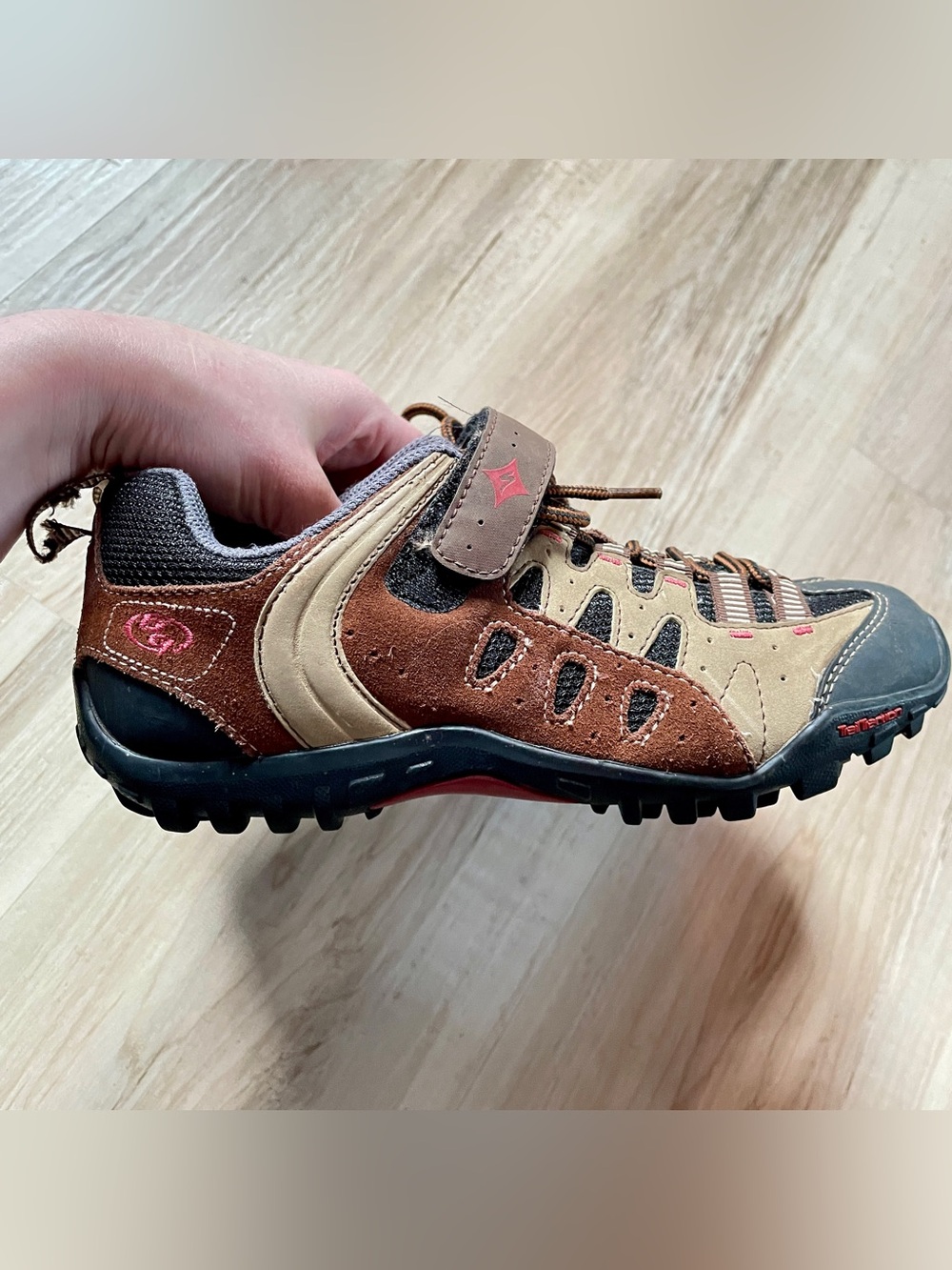 Specialized Taho women’s Mountain biking shoes, brown size 6
